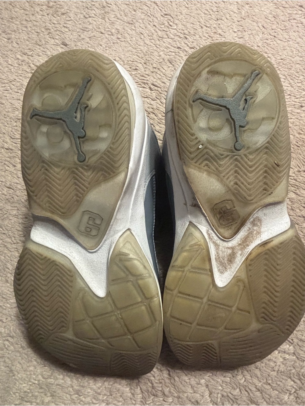 Boys Gray Jordans- Classic Training Shoes - Picture 4 of 5